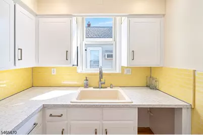31 Blakely Pl, Garfield, NJ 07026 - Photo 9