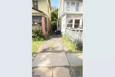 131 N 19th St, East Orange, NJ 07017 - Photo 15