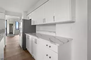 1633 Harmon Cove Tower, Secaucus, NJ 07094 - Photo 5