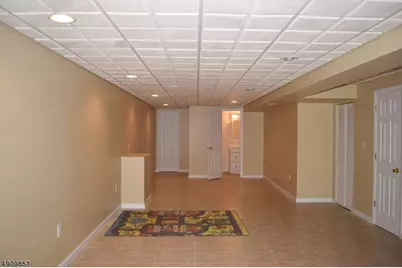 121 Cardigan Ct, Parsippany, NJ 07054 - Photo 9