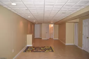 121 Cardigan Ct, Parsippany, NJ 07054 - Photo 9
