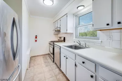 14 Wedgewood Dr #18, Verona, NJ 07044 - Photo 1