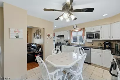 112 Jefferson Pl, Totowa, NJ 07512 - Photo 9