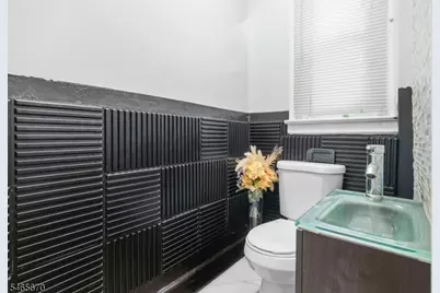 281 Smith St, Newark, NJ 07106 - Photo 9