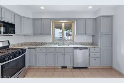 107 Crosby Ave, Totowa, NJ 07512 - Photo 9