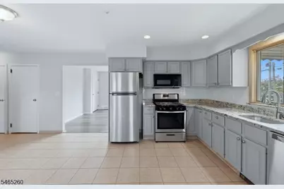 107 Crosby Ave, Totowa, NJ 07512 - Photo 11