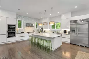 25 Oakwood Dr, New Providence, NJ 07974 - Photo 17