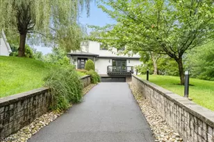 25 Oakwood Dr, New Providence, NJ 07974 - Photo 43