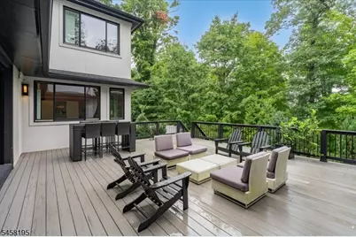 25 Oakwood Dr, New Providence, NJ 07974 - Photo 7