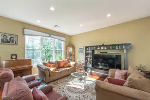1313 4 Seasons Dr, Wayne, NJ 07470 - Photo 9