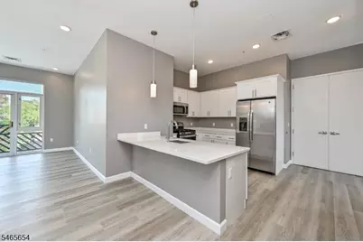 271 Millburn Ave #2D, Millburn, NJ 07041 - Photo 1