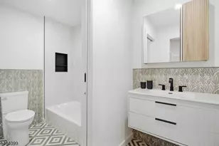 647 S 10th St, Newark, NJ 07108 - Photo 33