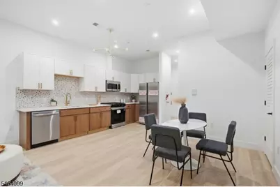 647 S 10th St, Newark, NJ 07108 - Photo 7