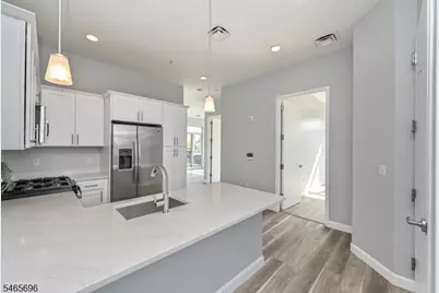 271 Millburn Ave #2A, Millburn, NJ 07041 - Photo 1