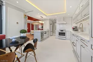 100 Carlyle Dr, Cliffside Park, NJ 07072 - Photo 13