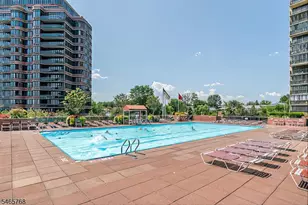 100 Carlyle Dr, Cliffside Park, NJ 07072 - Photo 45