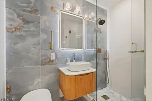 100 Carlyle Dr, Cliffside Park, NJ 07072 - Photo 23