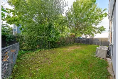 39 Wainwright St, Newark, NJ 07112 - Photo 31