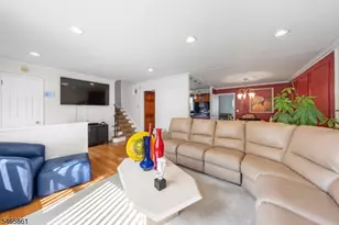 425 Adrianne Ct, Orange, NJ 07050 - Photo 3