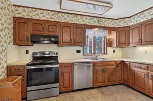 167 N Finley Ave, Bernards Township, NJ 07920 - Photo 3