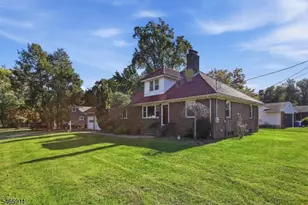127 Warrenville Rd, Green Brook Township, NJ 08812 - Photo 3