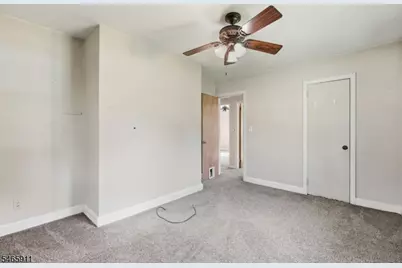 127 Warrenville Rd, Green Brook Township, NJ 08812 - Photo 23