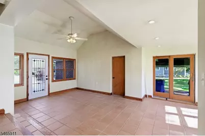 127 Warrenville Rd, Green Brook Township, NJ 08812 - Photo 17