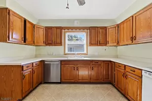 127 Warrenville Rd, Green Brook Township, NJ 08812 - Photo 13