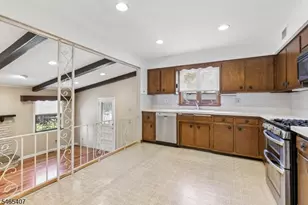25 Wardle Ave, Berkeley Heights Township, NJ 07922 - Photo 9