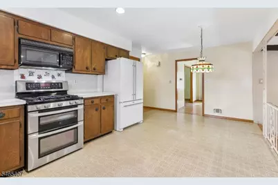 25 Wardle Ave, Berkeley Heights Township, NJ 07922 - Photo 11