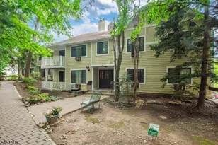 4 B-C Foxwood Dr, Morris Plains, NJ 07950 - Photo 1