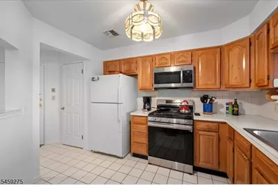 62 Amethyst Ln, Paterson, NJ 07501 - Photo 3