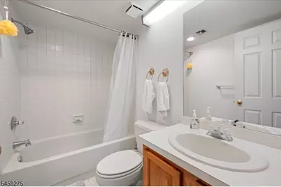 62 Amethyst Ln, Paterson, NJ 07501 - Photo 17