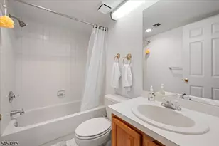 62 Amethyst Ln, Paterson, NJ 07501 - Photo 17