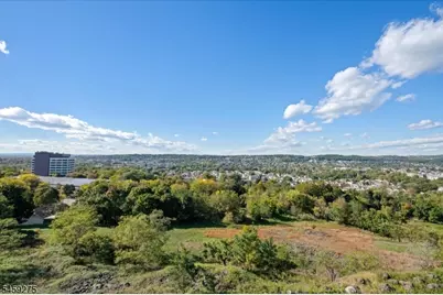 62 Amethyst Ln, Paterson, NJ 07501 - Photo 21