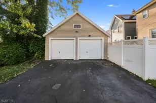 646 E 2nd Ave, Roselle, NJ 07203 - Photo 23