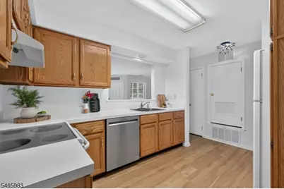 76 Encampment Dr, Bedminster Township, NJ 07921 - Photo 7