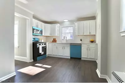 401 Burroughs Ter, Union Township, NJ 07083 - Photo 13