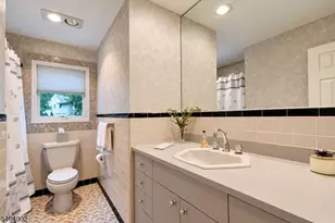40 Shadowlawn Dr, Livingston, NJ 07039 - Photo 13