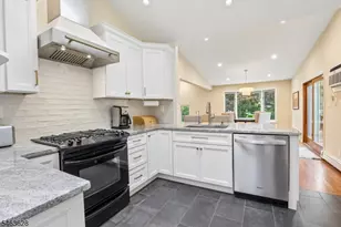 8 Mountain Way, Cedar Grove, NJ 07009 - Photo 9