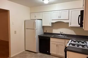 151 Locust Ct, Raritan Township, NJ 08822 - Photo 15