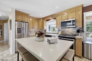 12 Norfolk Rd, Franklin Township, NJ 08873 - Photo 7