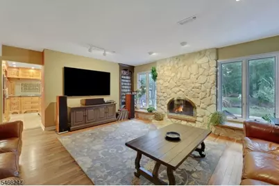 17 Chandler Dr, Wayne Twp., NJ 07470 - Photo 9