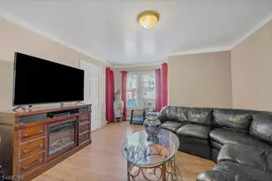 131 Steuben St, East Orange, NJ 07018 - Photo 9