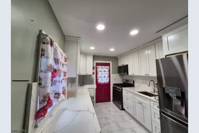 66 Independence Dr, Roselle, NJ 07203 - Photo 7
