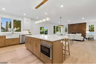 22 Reeve Cir, Millburn, NJ 07041 - Photo 15