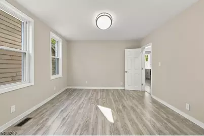 129 Laurel Ave, Union Township, NJ 07083 - Photo 15