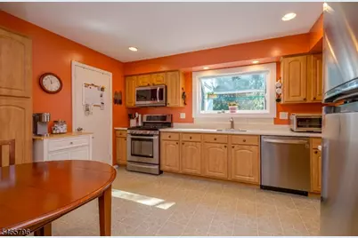 418 Hawkshead Way, Franklin Township, NJ 08873 - Photo 5