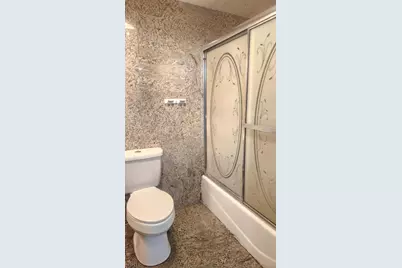 139 Roosevelt Ave, Jersey City, NJ 07304 - Photo 17