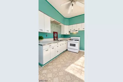 139 Roosevelt Ave, Jersey City, NJ 07304 - Photo 5